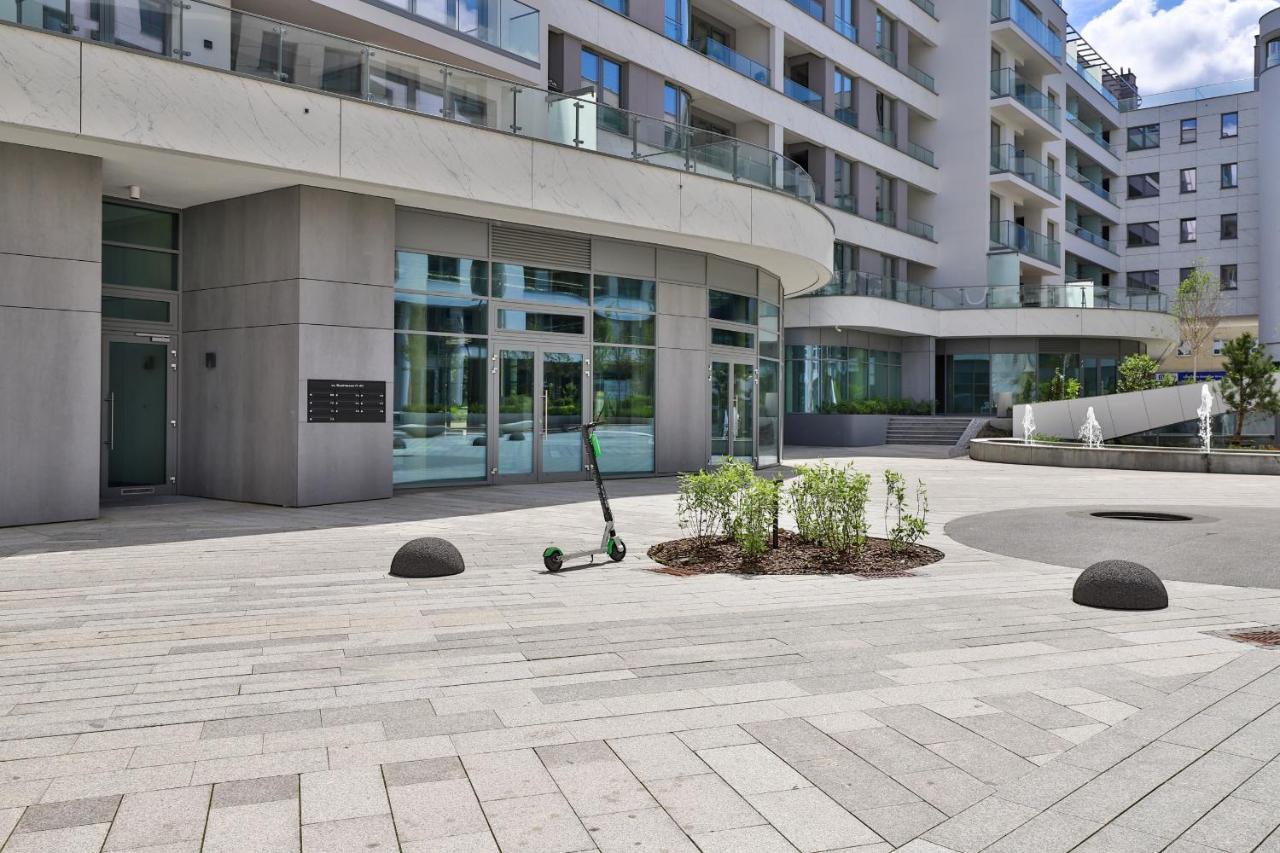 Vespa Nearby By Renters * Gdynia